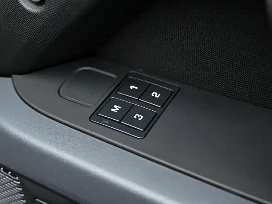 2024 Land Rover Defender 110 3.0T P400 X-DYNAMIC HSE — миниатюра 30
