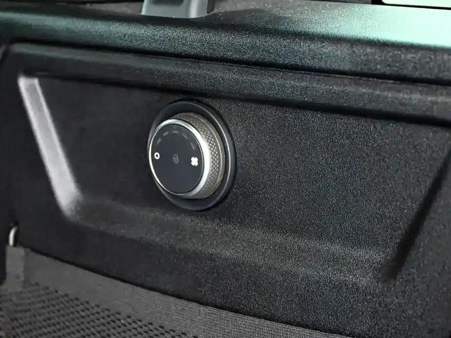 2024 Land Rover Defender 110 3.0T P400 X-DYNAMIC HSE — миниатюра 32