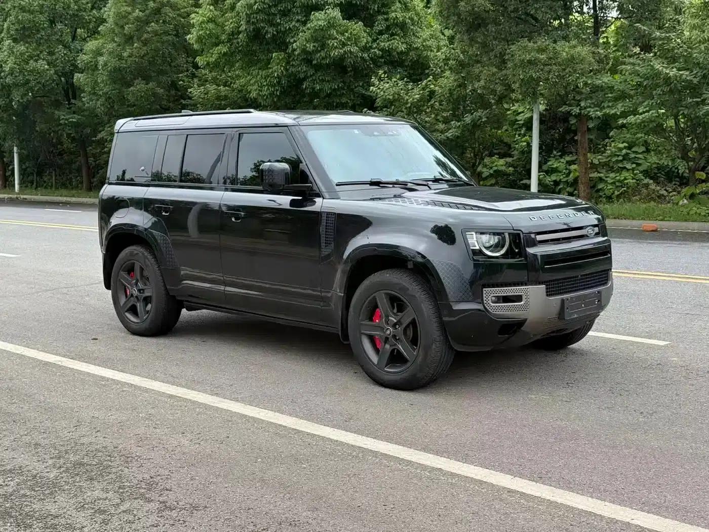 2024 Land Rover Defender 110 3.0T P400 Dark Edition — миниатюра 2