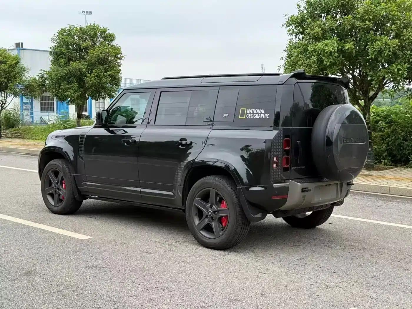 2024 Land Rover Defender 110 3.0T P400 Dark Edition — миниатюра 6