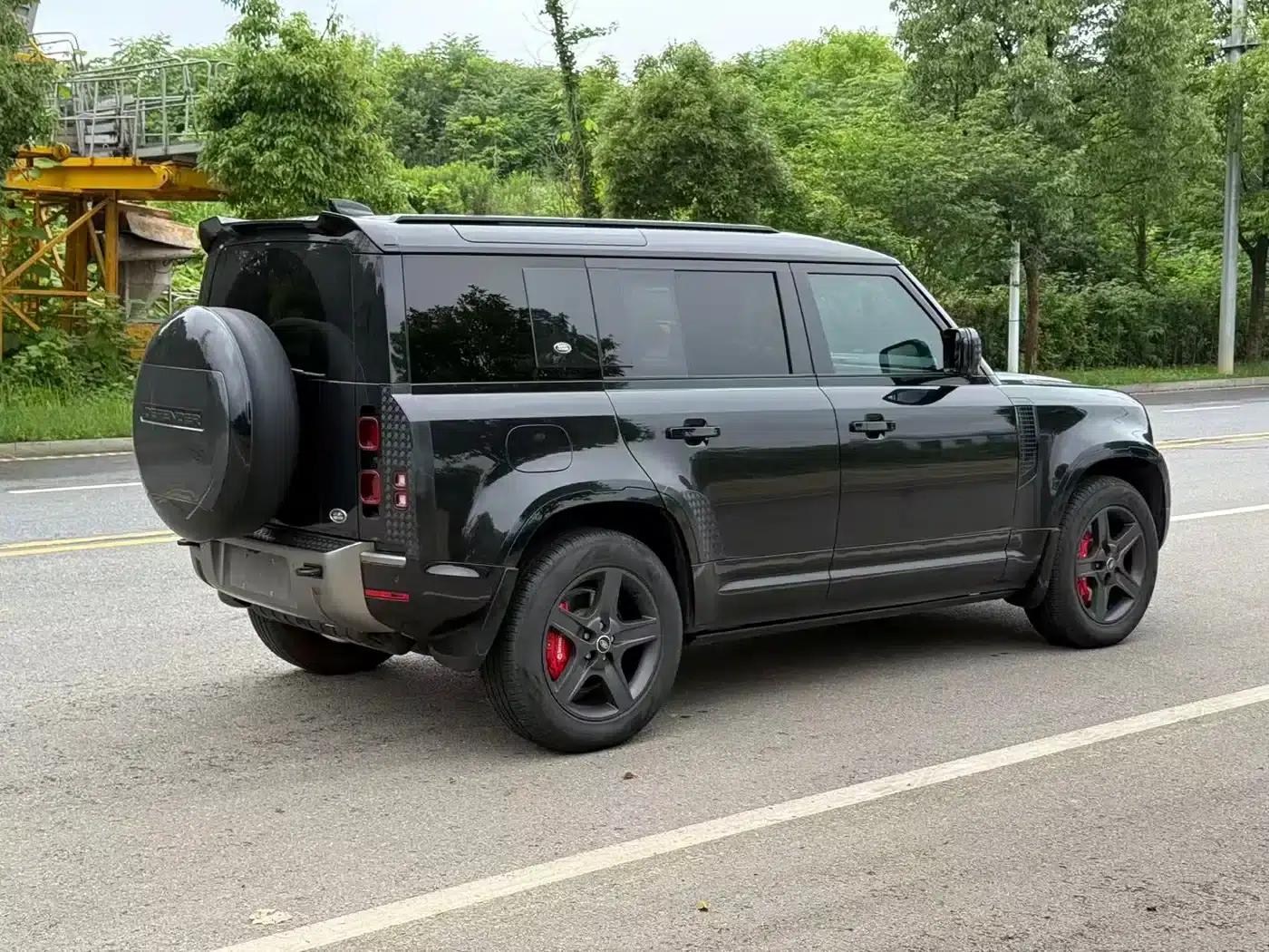 2024 Land Rover Defender 110 3.0T P400 Dark Edition — миниатюра 7