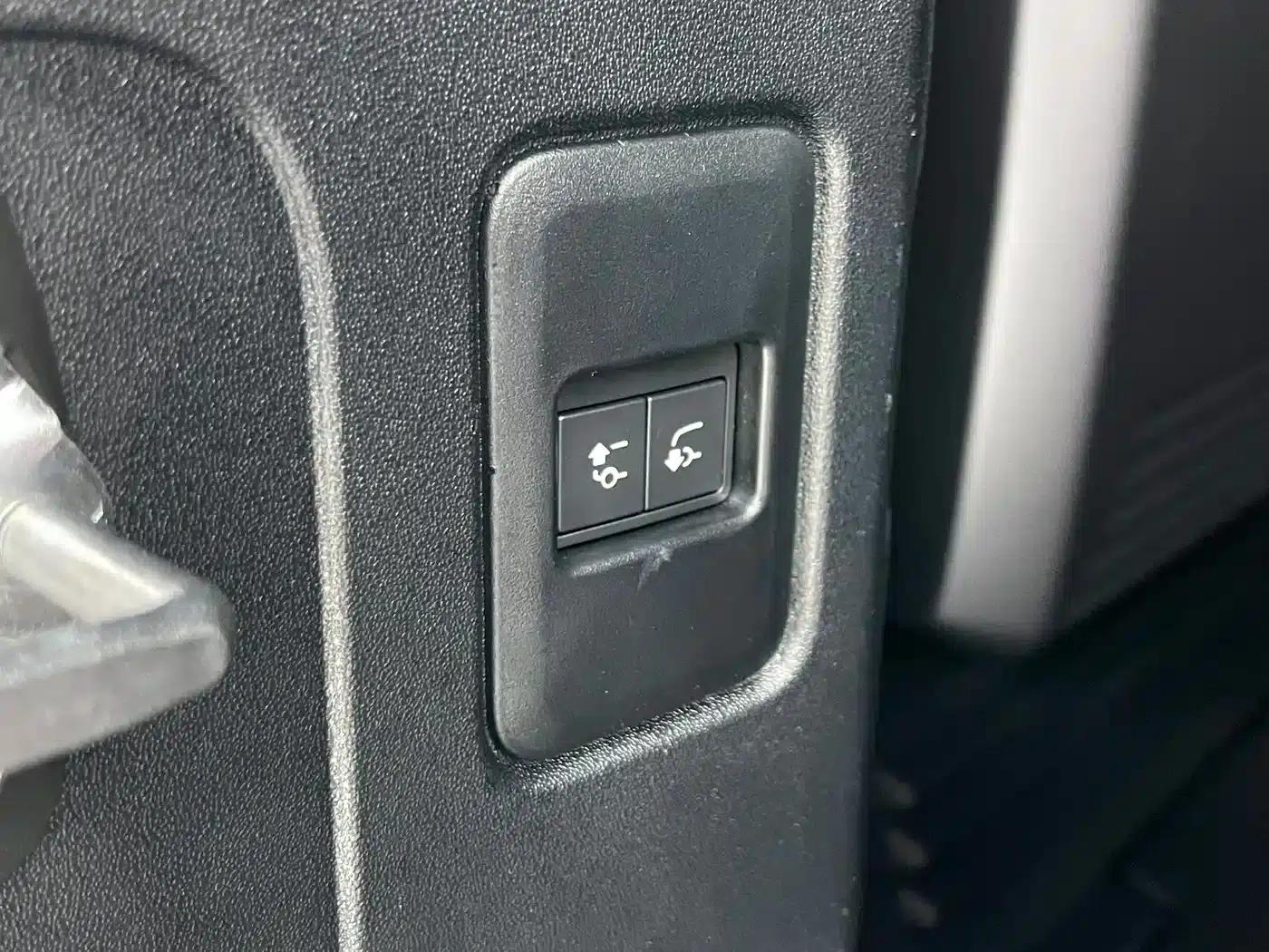 2022 Land Rover Defender 110 P400 X-DYNAMIC HSE — миниатюра 17