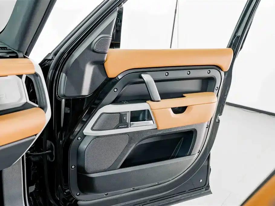 2024 Land Rover Defender 110 3.0T P400 X-DYNAMIC HSE — миниатюра 20
