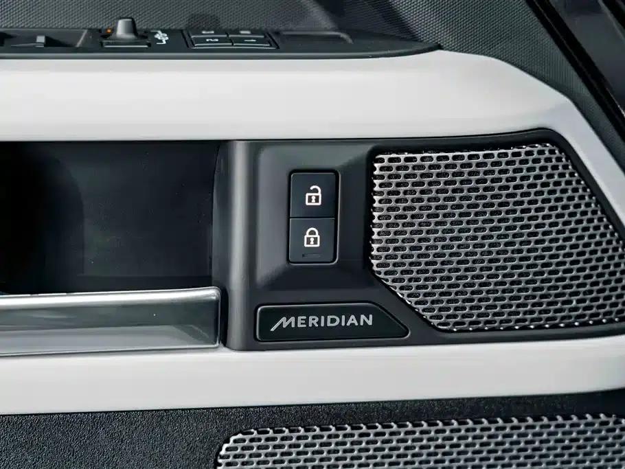 2024 Land Rover Defender 90 3.0T P400 HSE — миниатюра 19