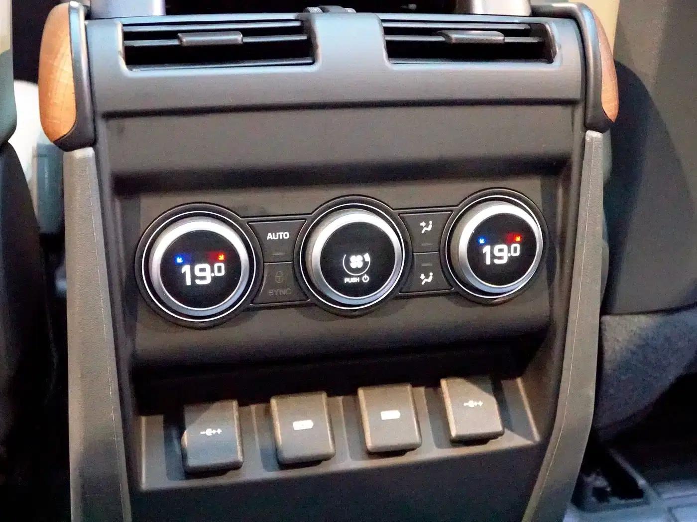 2020 Land Rover Defender 110 P400 HSE — миниатюра 15