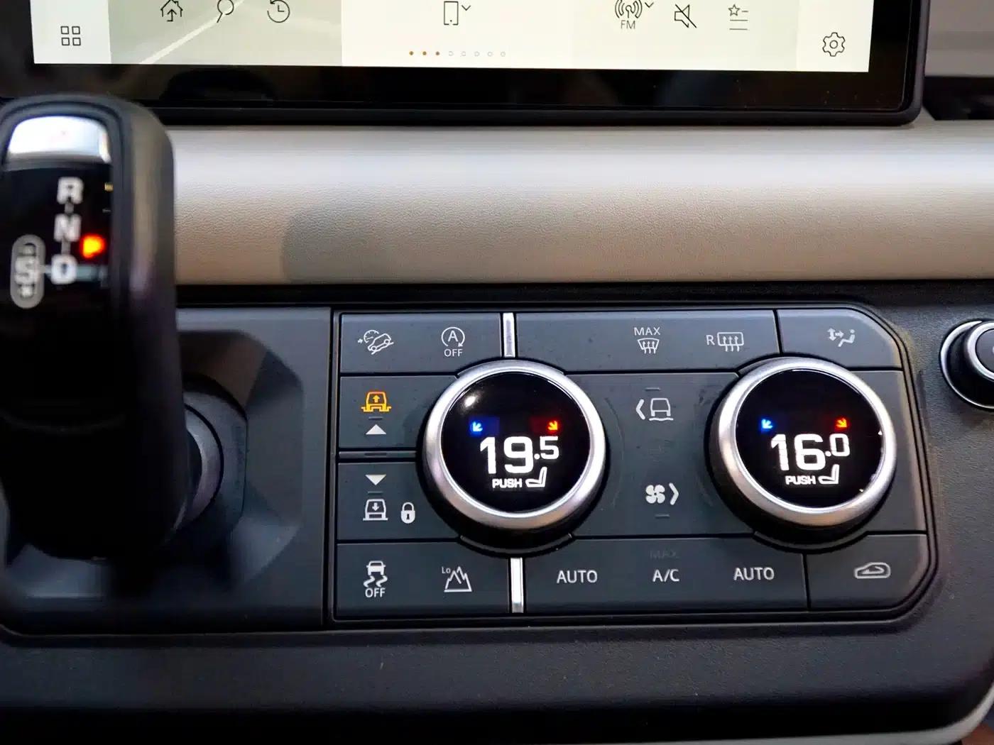 2020 Land Rover Defender 110 P400 HSE — миниатюра 17