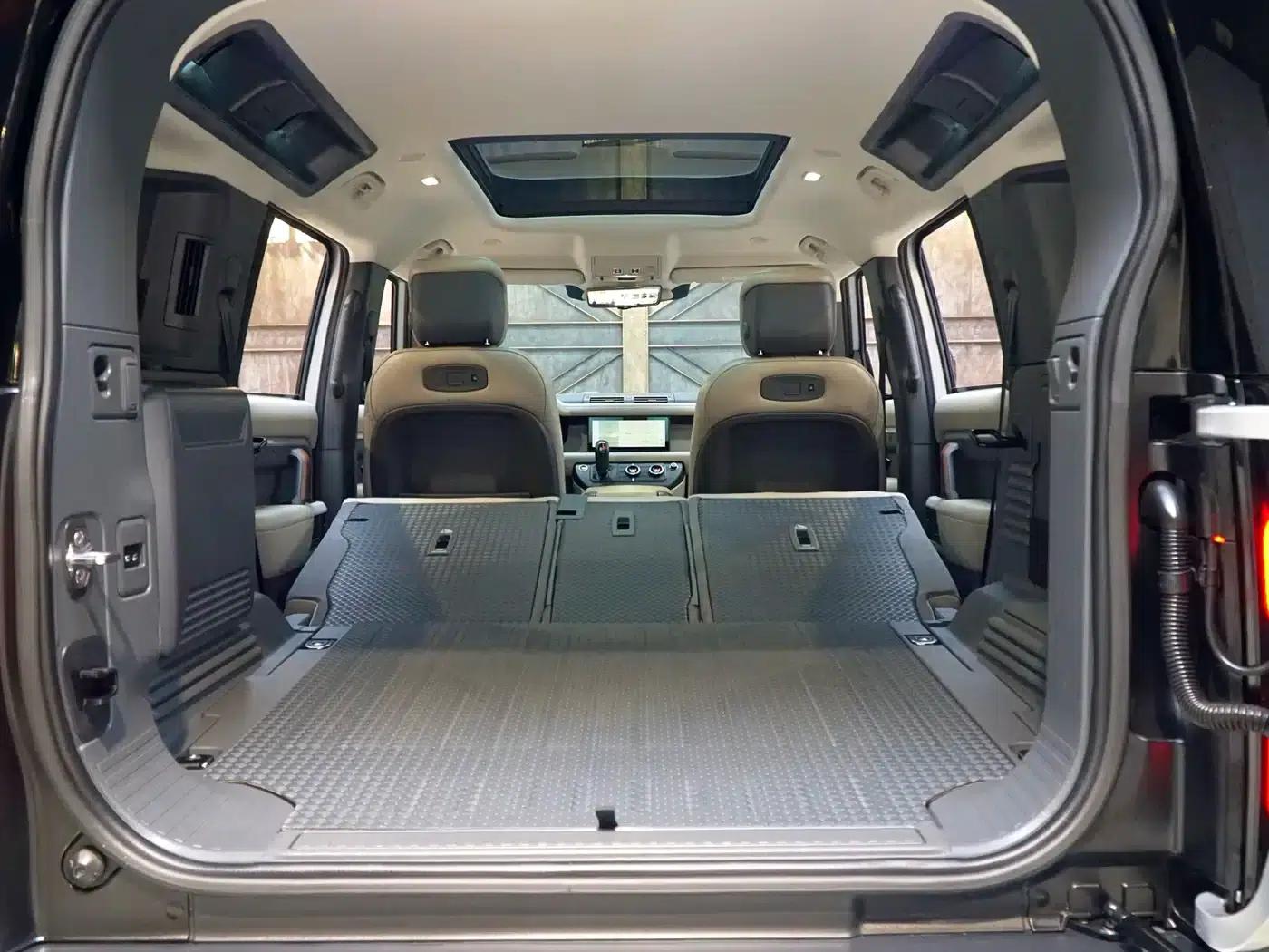 2020 Land Rover Defender 110 P400 HSE — миниатюра 21