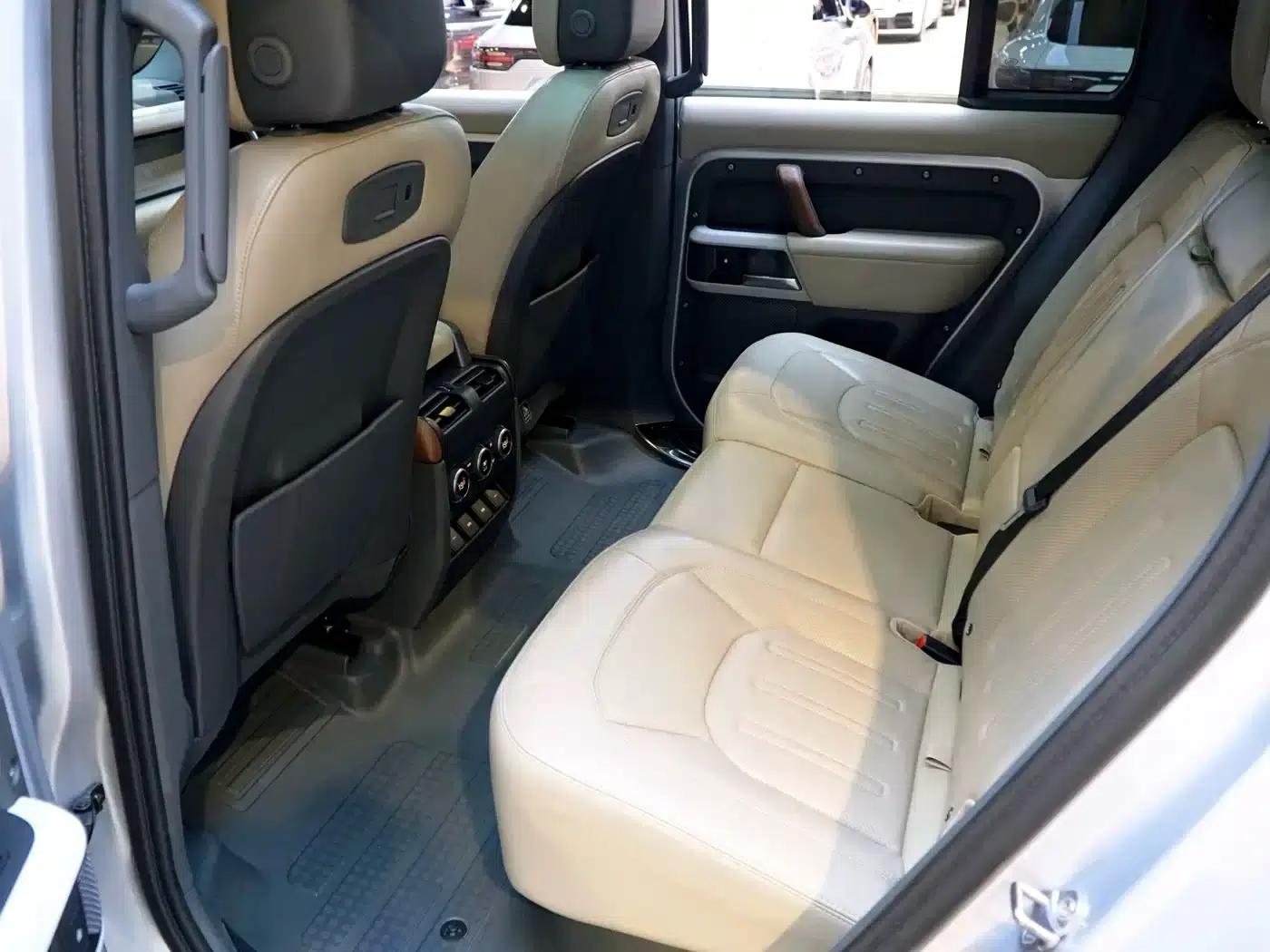 2020 Land Rover Defender 110 P400 HSE — миниатюра 5