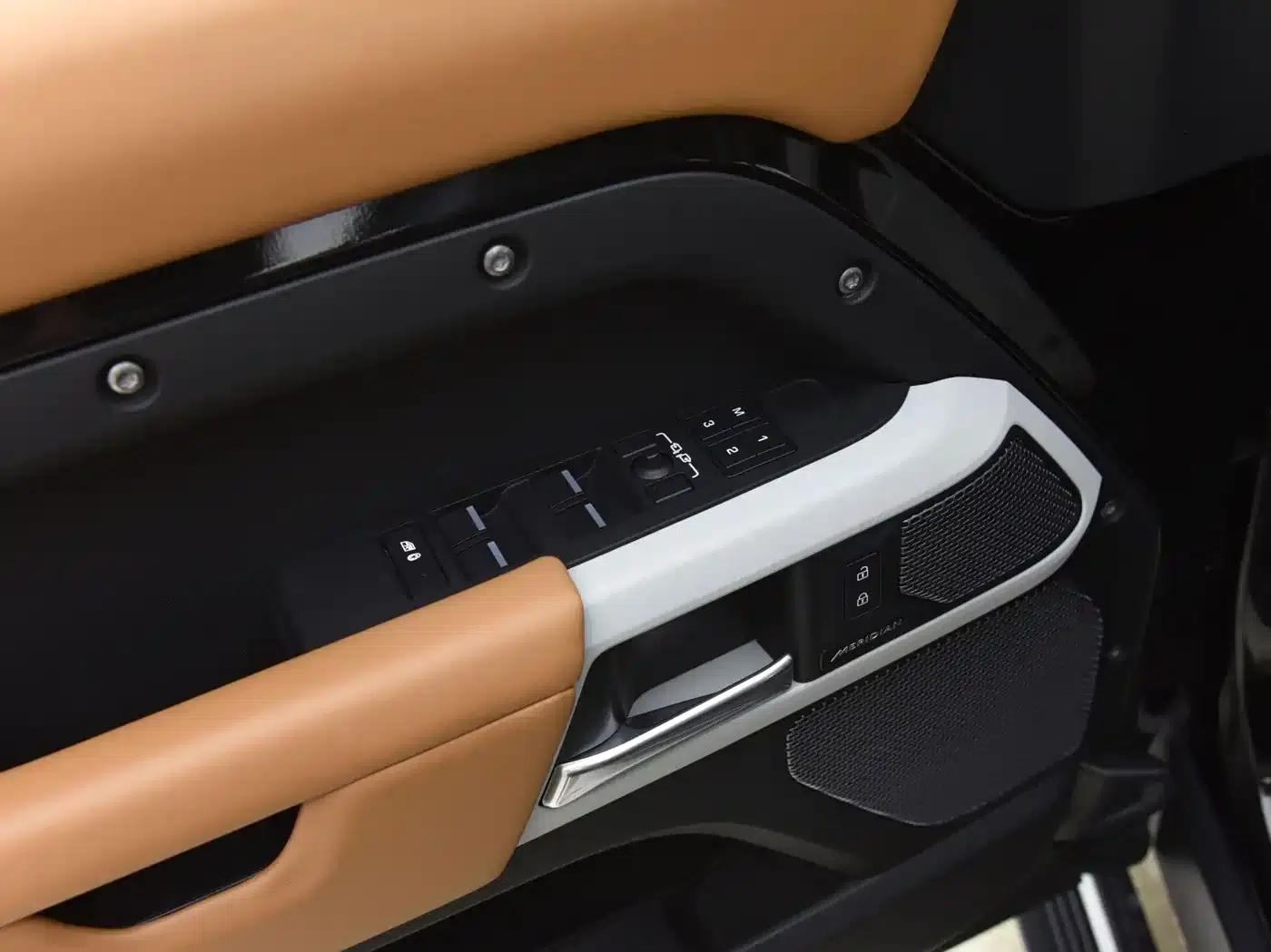 2024 Land Rover Defender 110 3.0T P400 X-DYNAMIC HSE — миниатюра 10