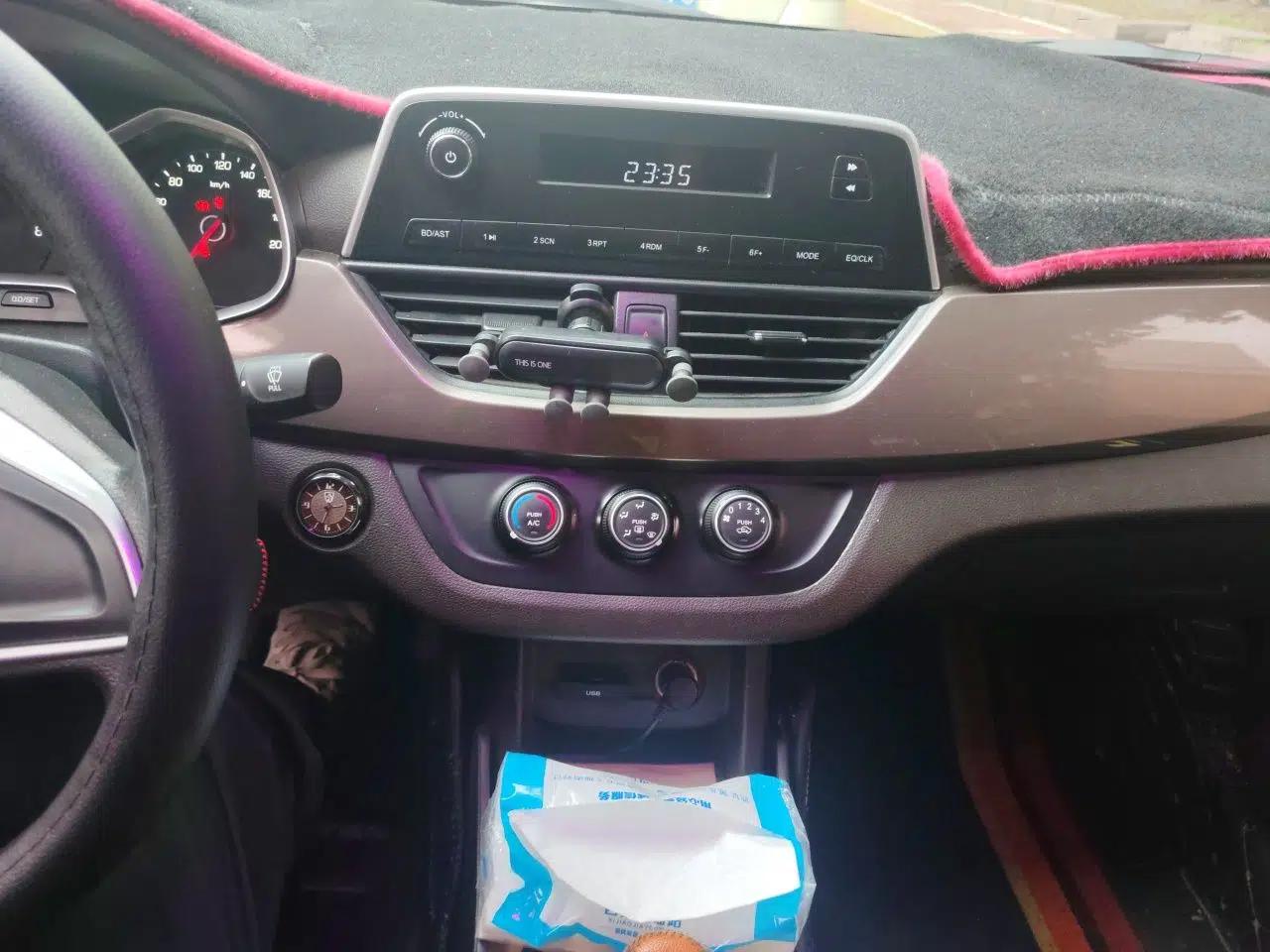 Baojun 310W 2017 1.5L Manual Comfort Version China V — миниатюра 13