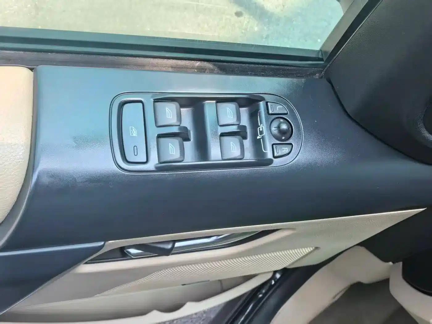 Freelander 2 2012 2.0T Si4 HSE Petrol Version — миниатюра 10