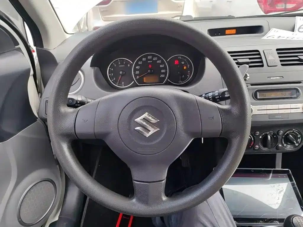 2013 Swift 1.5L Manual Standard Edition — миниатюра 11