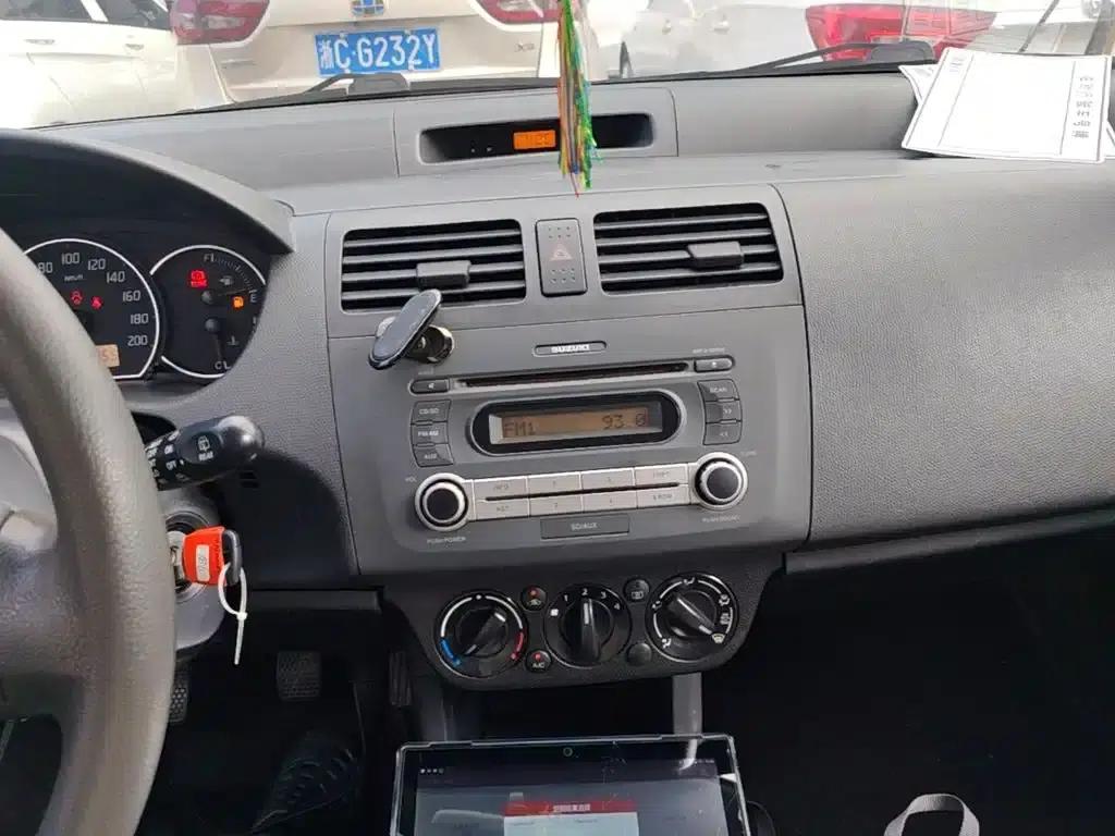 2013 Swift 1.5L Manual Standard Edition — миниатюра 13