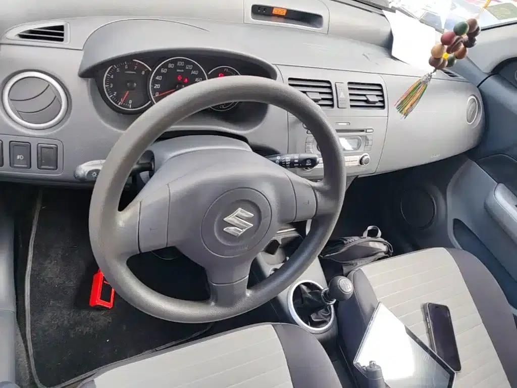 2013 Swift 1.5L Manual Standard Edition — миниатюра 10