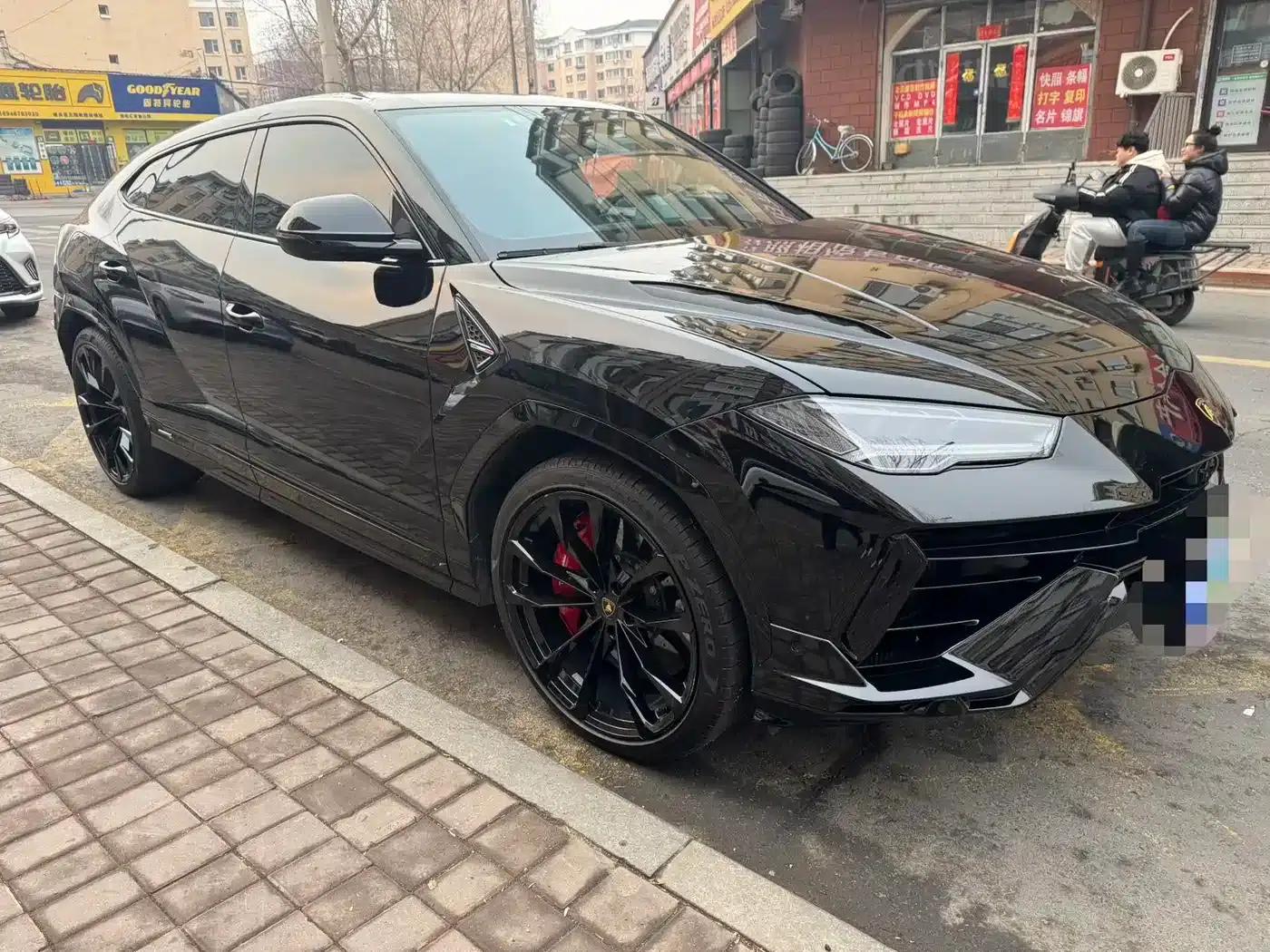 2023 Urus 4.0T V8 S — миниатюра 2