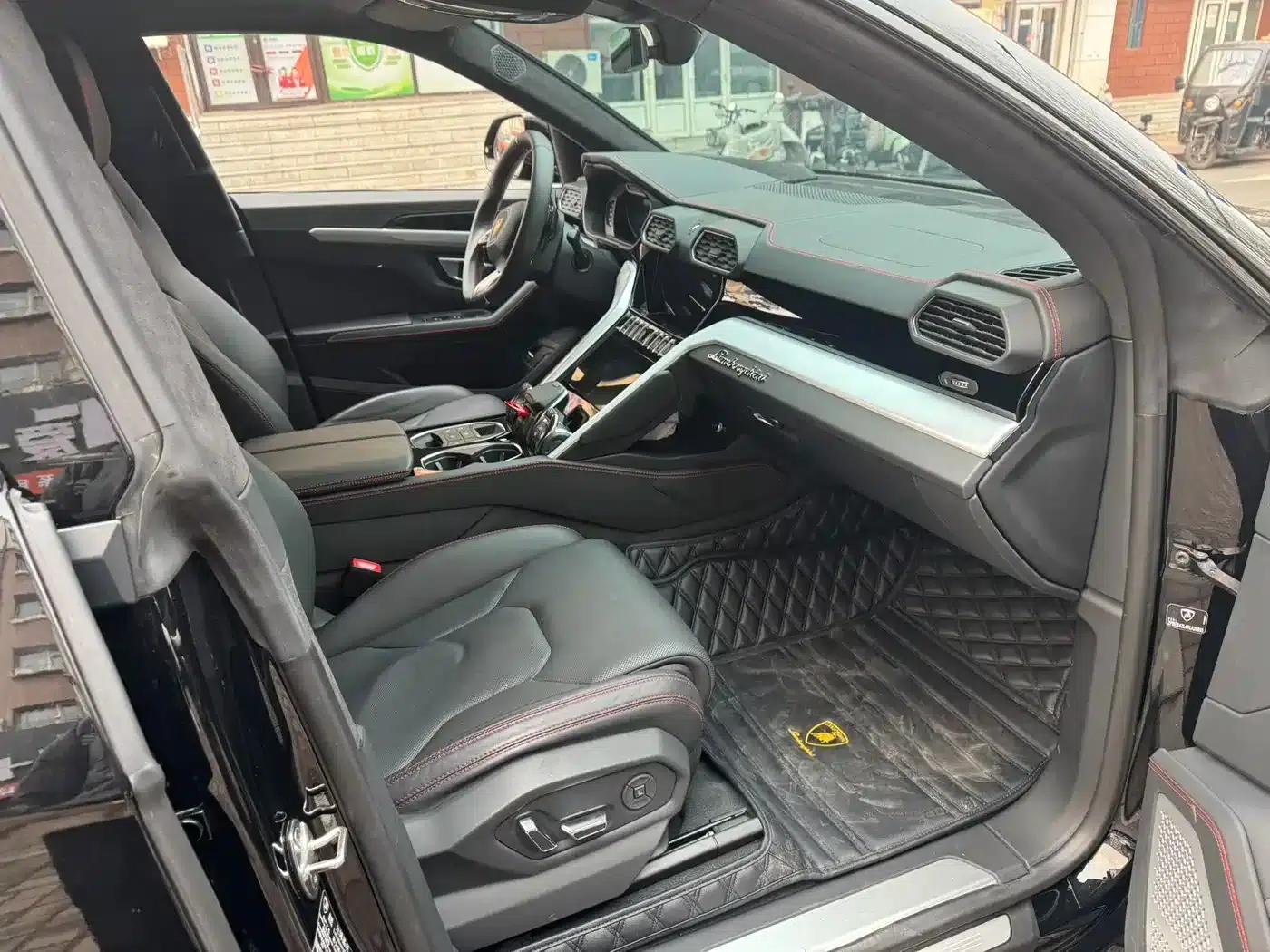 2023 Urus 4.0T V8 S — миниатюра 4