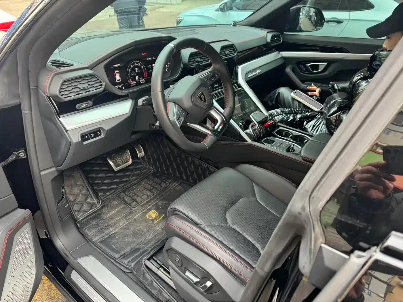 2023 Urus 4.0T V8 S — миниатюра 5