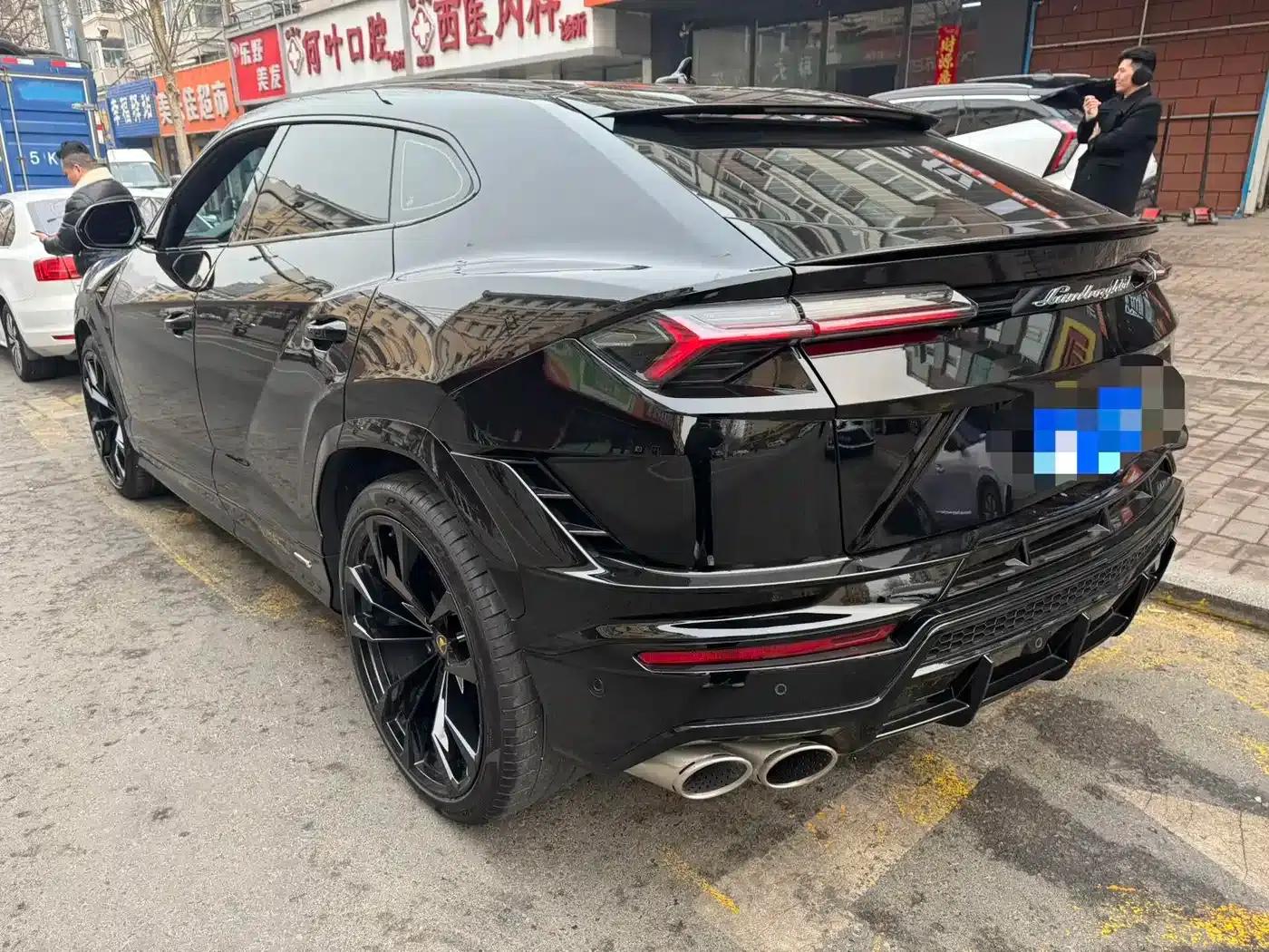 2023 Urus 4.0T V8 S — миниатюра 9