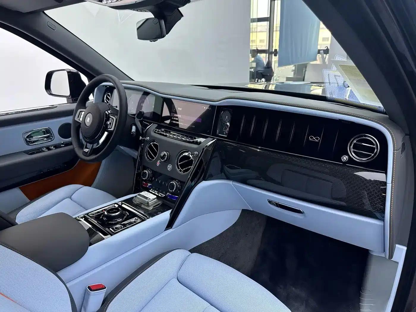 2024 Cullinan Black Badge — миниатюра 16