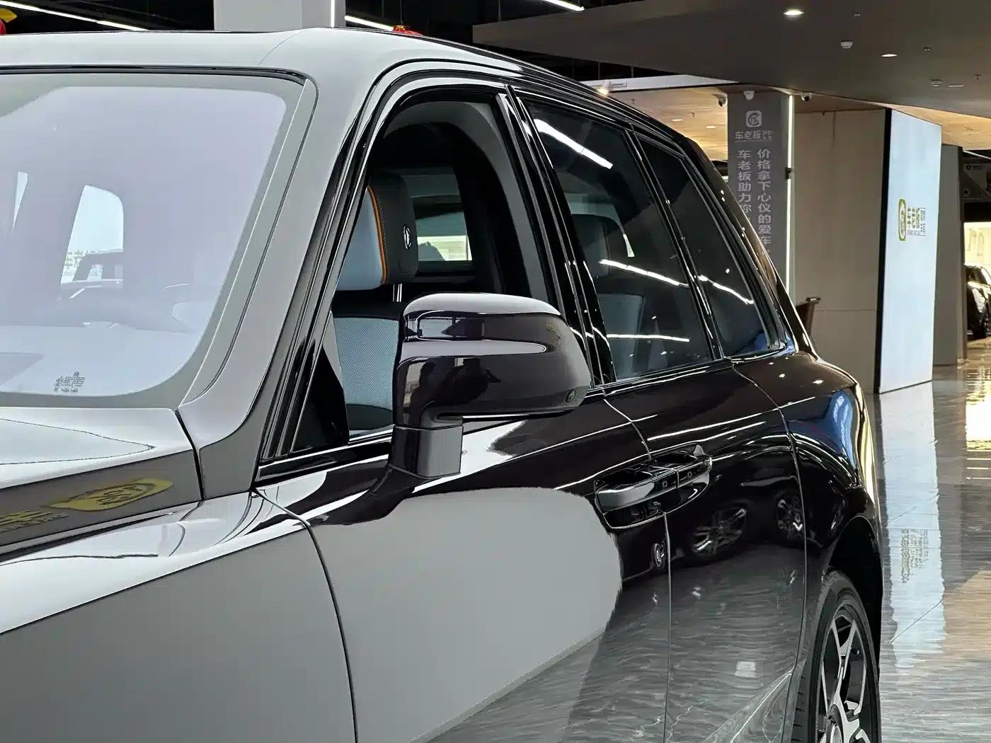 2024 Cullinan Black Badge — миниатюра 25