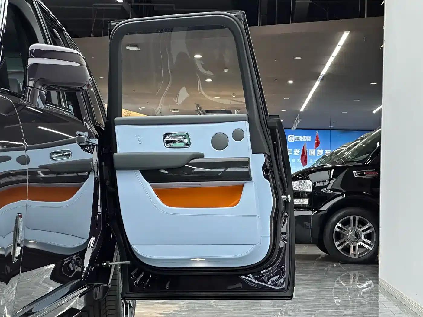 2024 Cullinan Black Badge — миниатюра 29