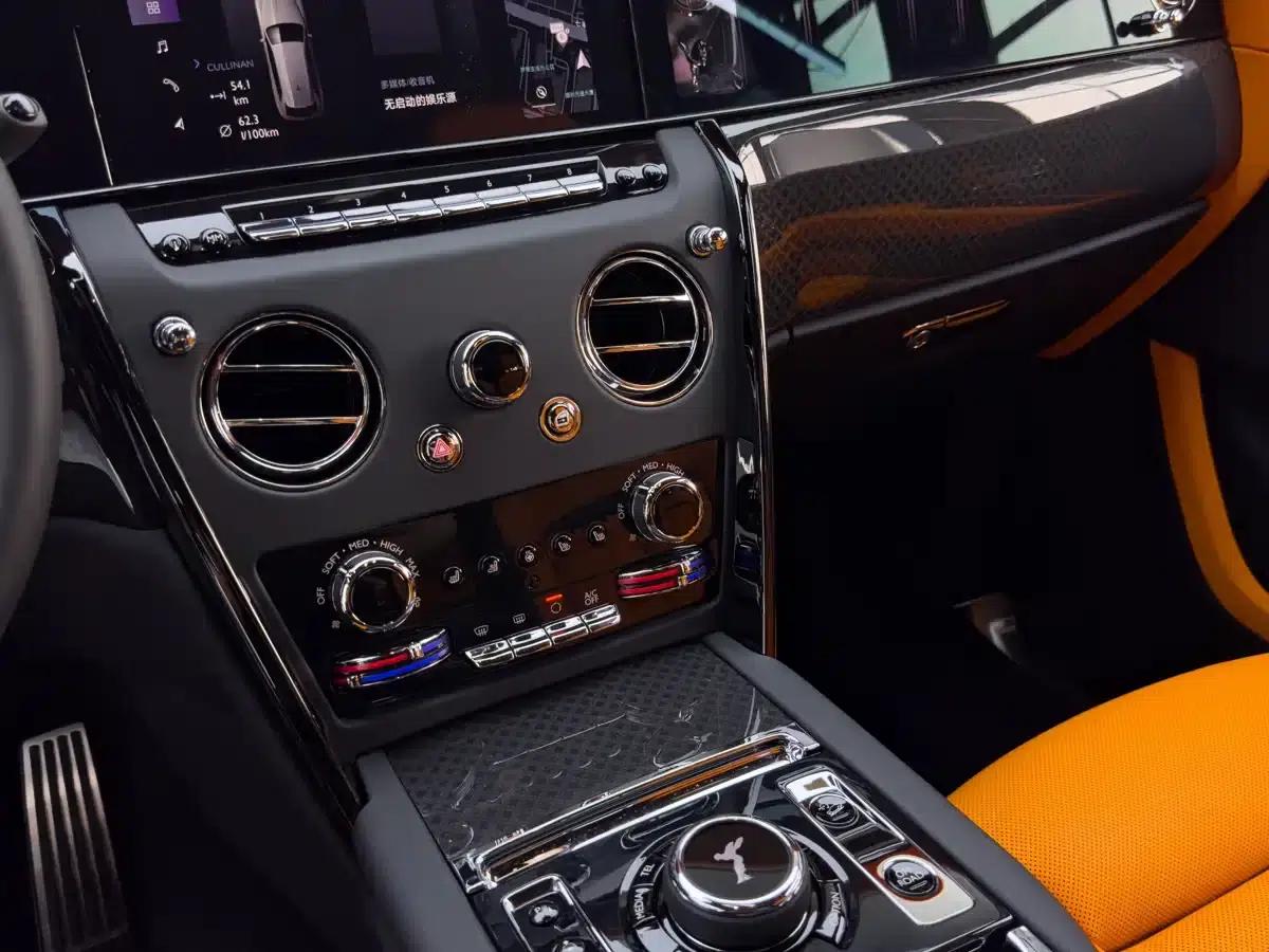 2024 Cullinan Black Badge — миниатюра 24