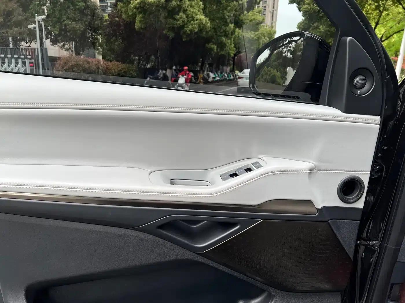 2025 Navigator 3.5T Extended Presidential Edition — миниатюра 12
