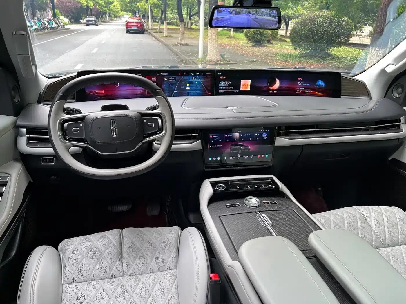 2025 Navigator 3.5T Extended Presidential Edition — миниатюра 16
