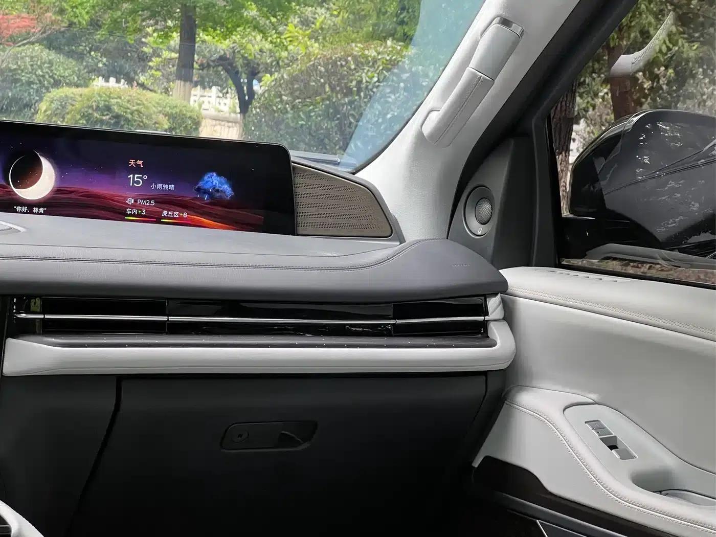 2025 Navigator 3.5T Extended Presidential Edition — миниатюра 22