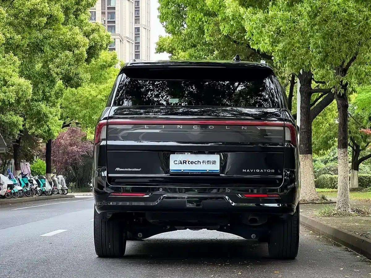 2025 Navigator 3.5T Extended Presidential Edition — миниатюра 7