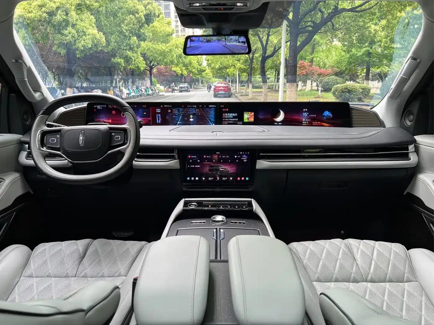 2025 Navigator 3.5T Extended Presidential Edition — миниатюра 8