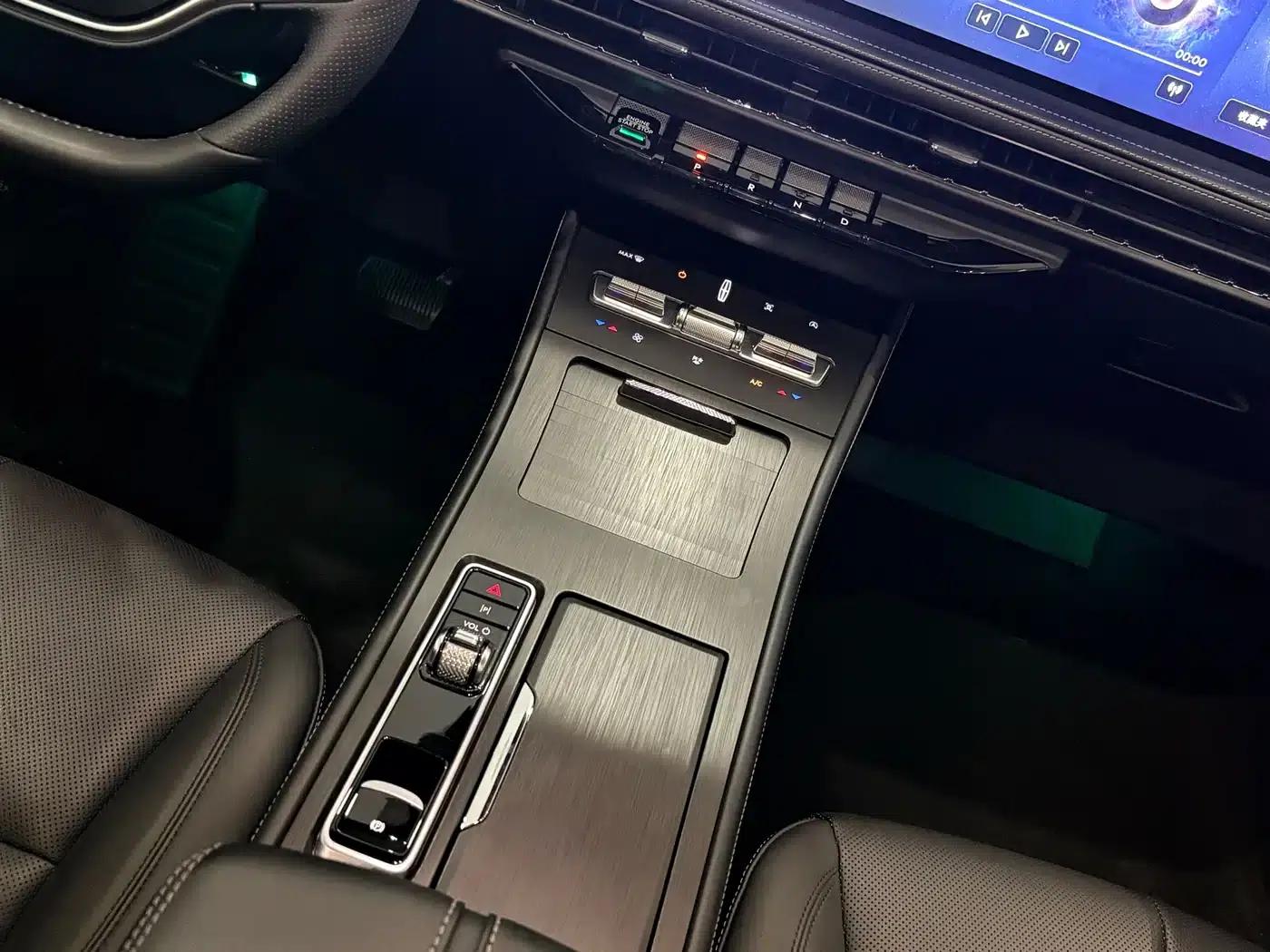 Adventurer 2024 2.0T 2WD Premium Edition — миниатюра 10