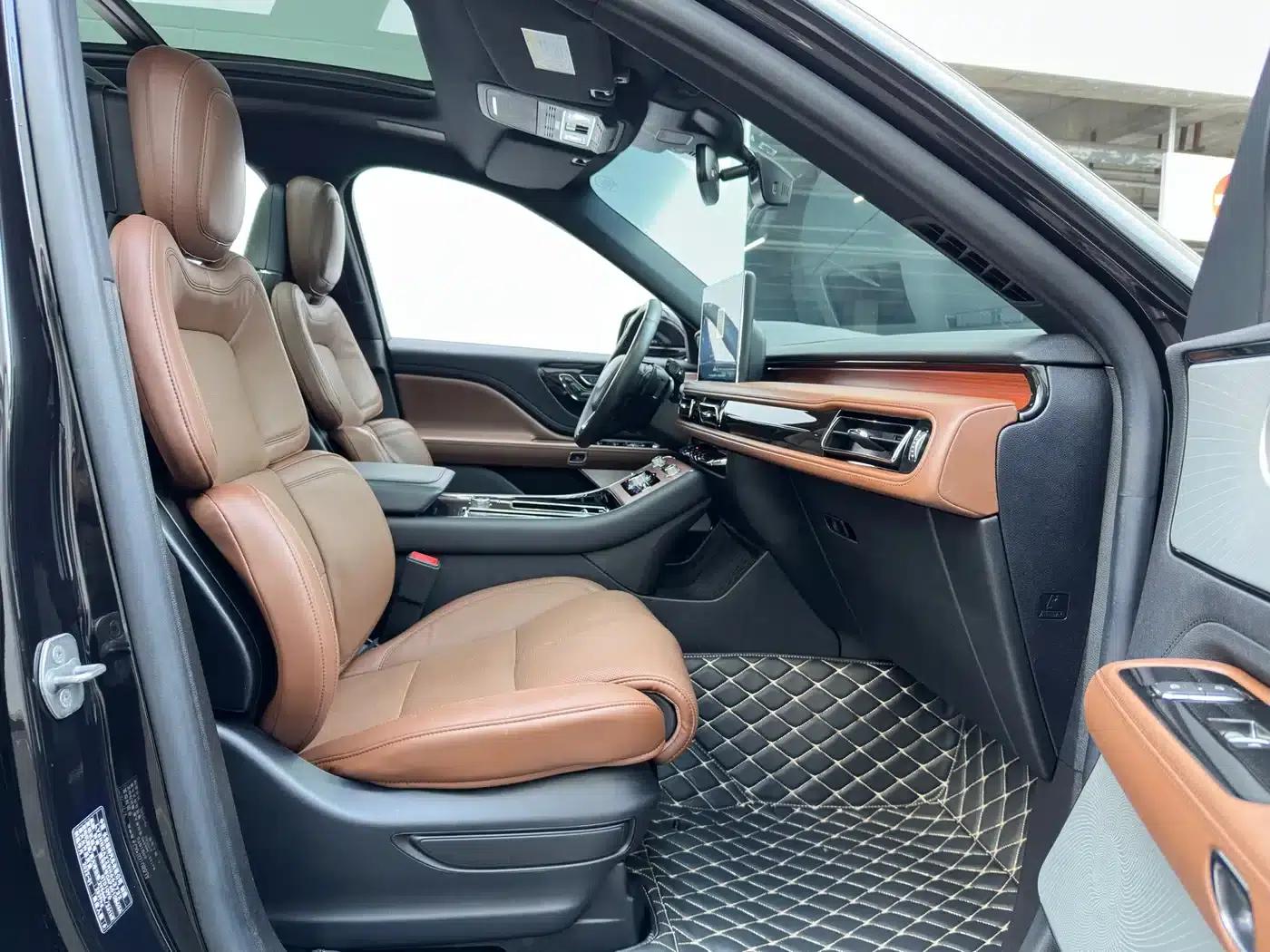 2021 Aviator 3.0T V6 AWD Executive Edition — миниатюра 16