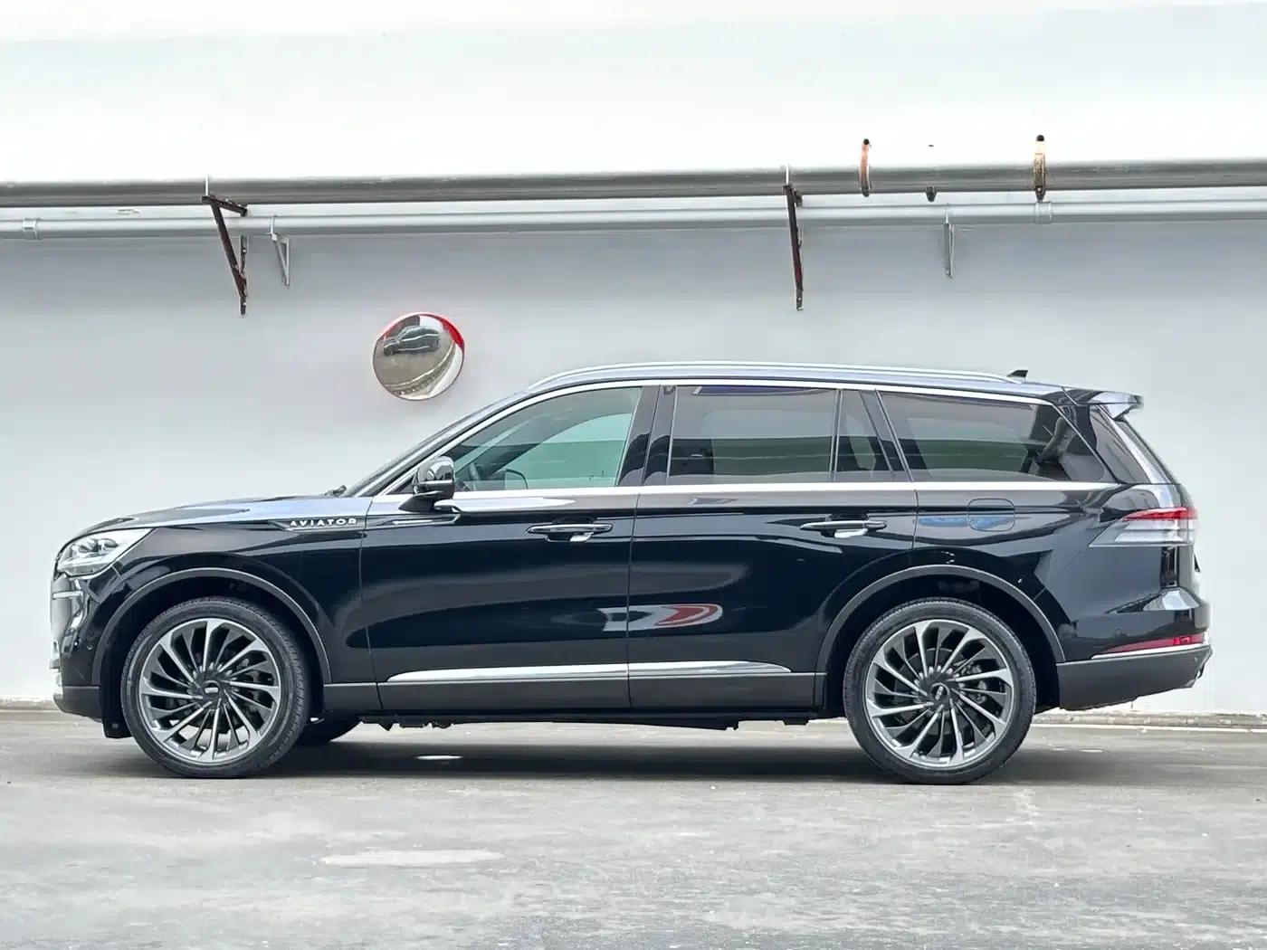 2021 Aviator 3.0T V6 AWD Executive Edition — миниатюра 4