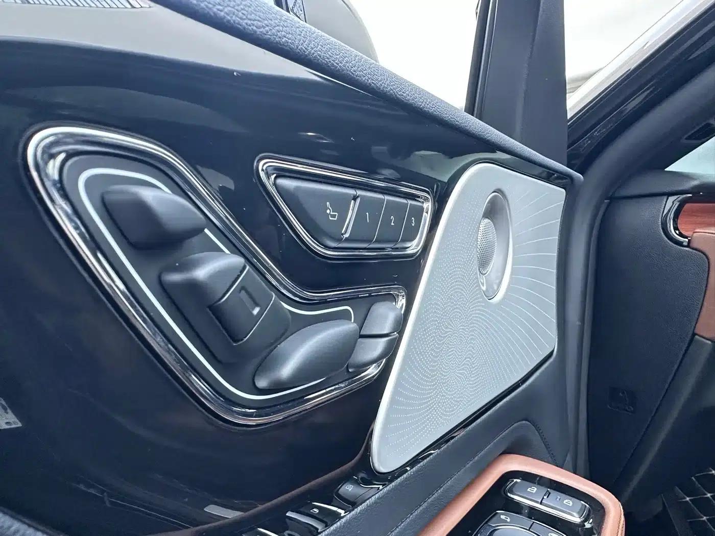 2021 Aviator 3.0T V6 AWD Executive Edition — миниатюра 6