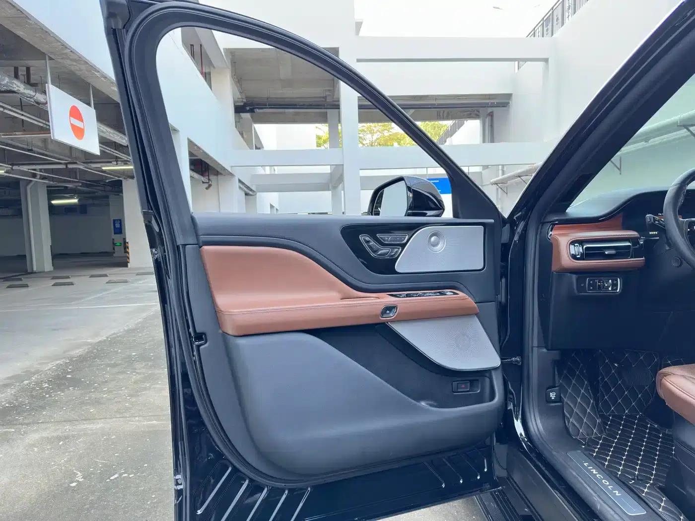 2021 Aviator 3.0T V6 AWD Executive Edition — миниатюра 7