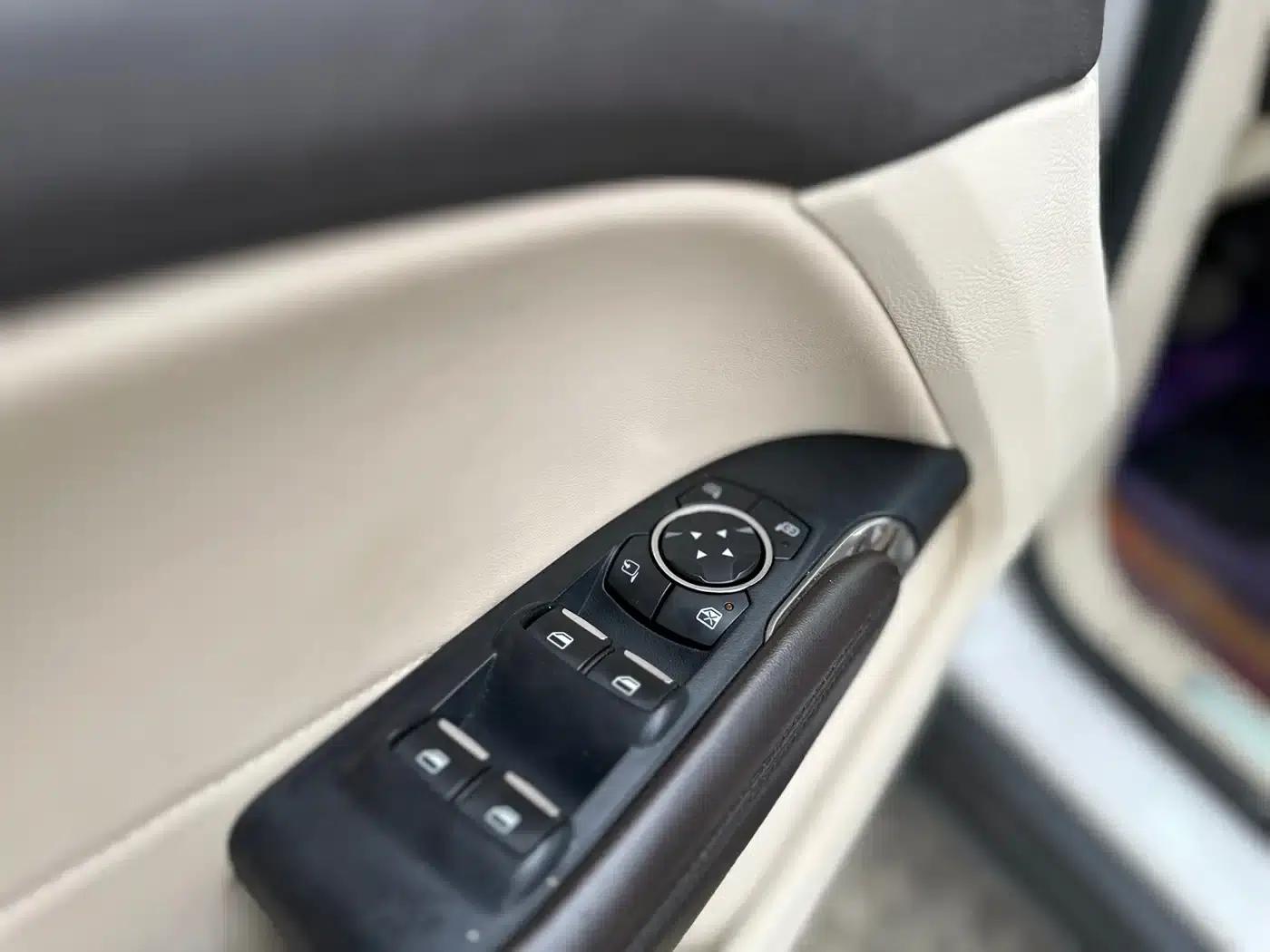 Lincoln MKC 2014 2.0T 2WD Premium Edition — миниатюра 12