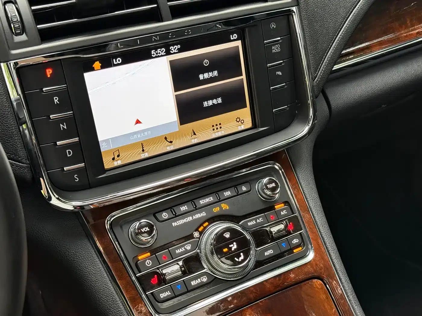 Lincoln Continental 2017 2.0T Two-Wheel Drive Premium Edition — миниатюра 19