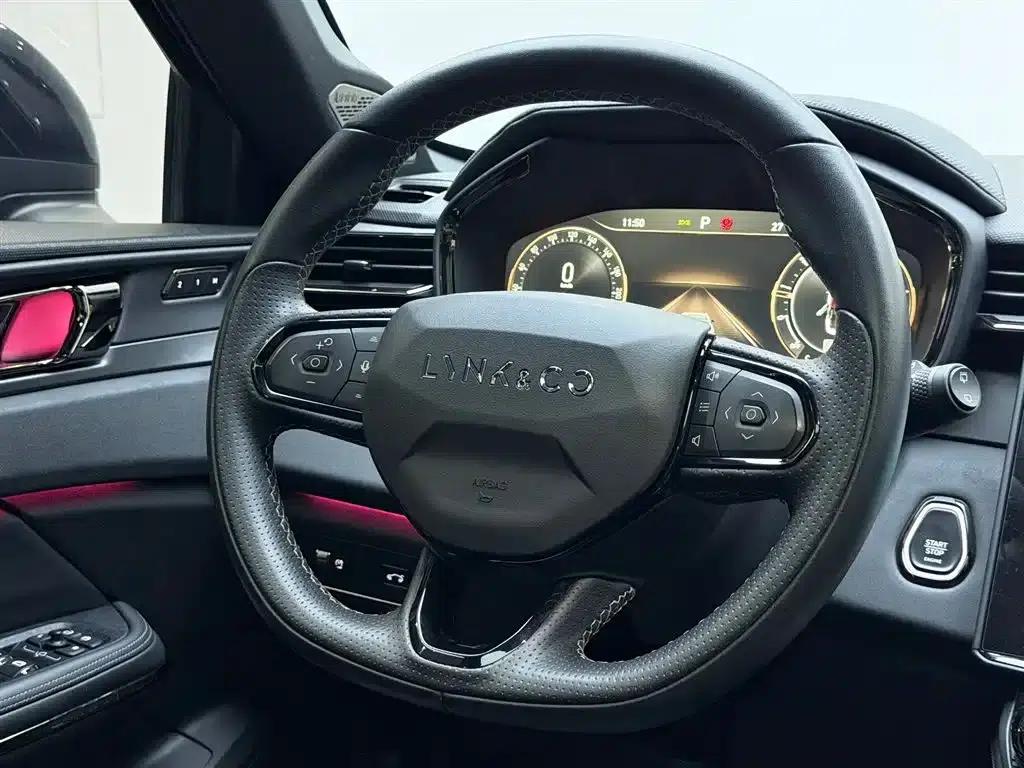 Lynk & Co 01 2021 2.0TD AWD Dark Edition — миниатюра 15