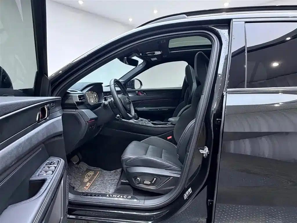 Lynk & Co 01 2021 2.0TD AWD Dark Edition — миниатюра 8