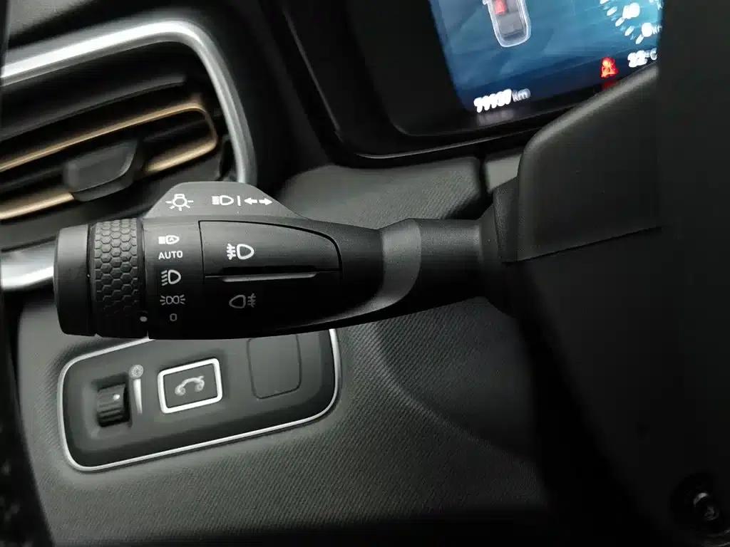Lynk & Co 01 2017 2.0T 2WD Pro Edition — миниатюра 21
