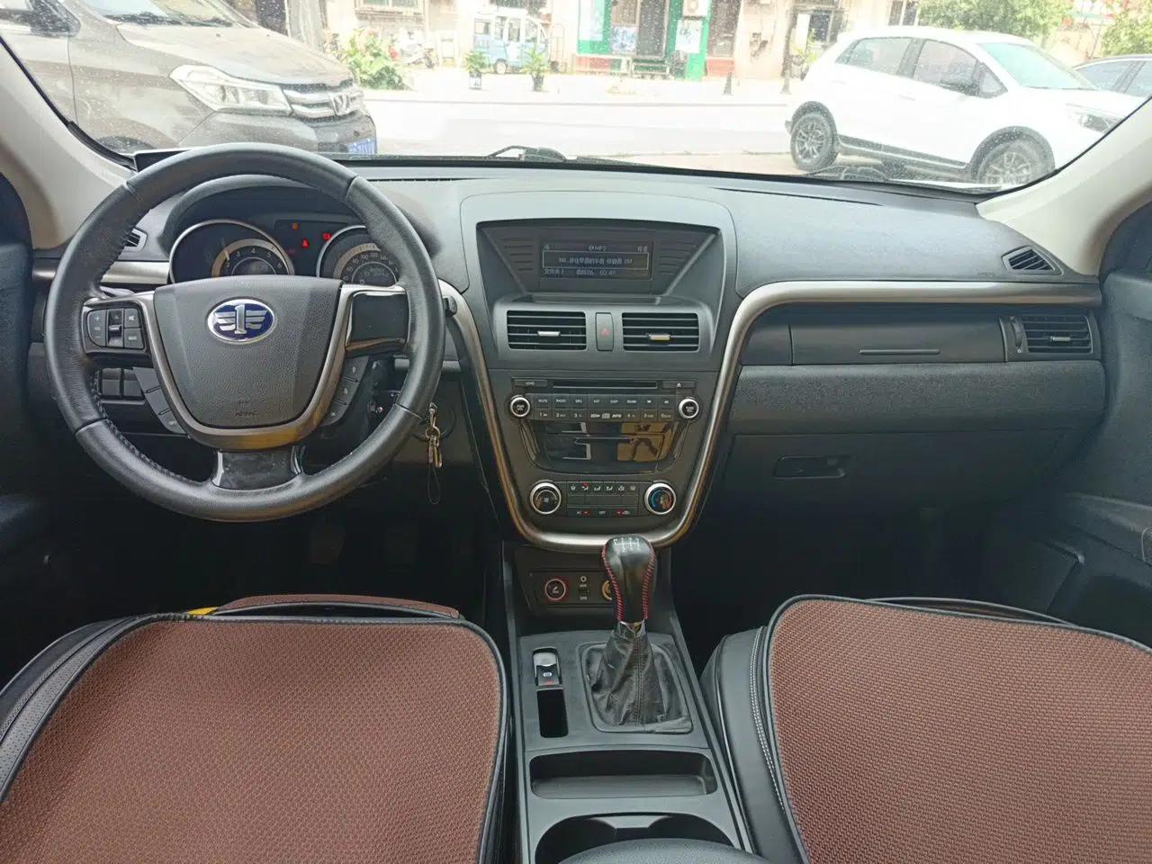 Bestune X80 2015 2.0L Manual Base Version — миниатюра 9