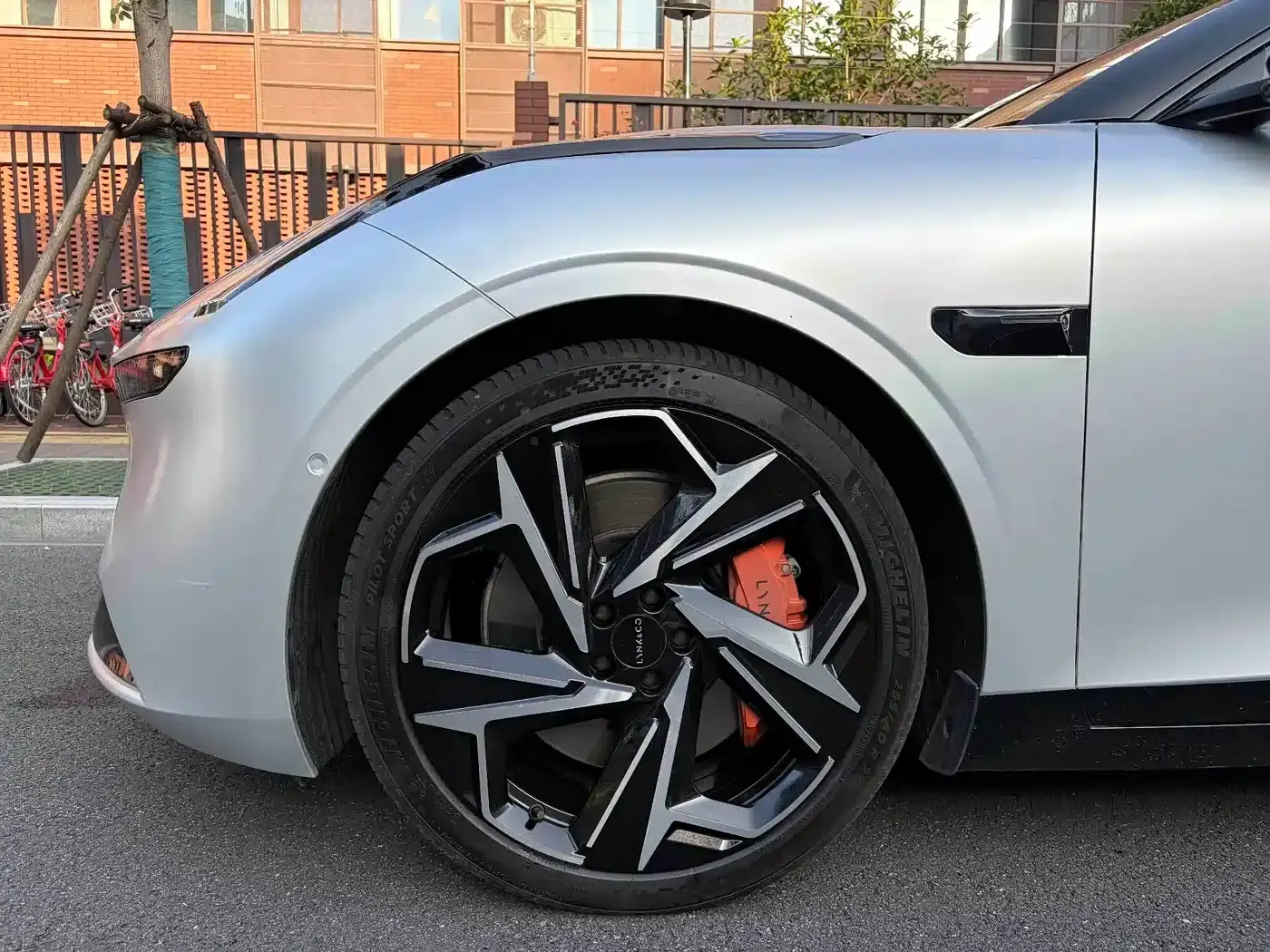 Lynk & Co Z10 2024 Model 95kWh 702km AWD Intelligent Driving Ultra — миниатюра 4