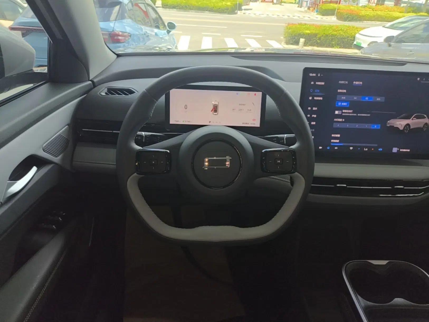 Bestune Yueyi 03 2025 565km Premium Edition — миниатюра 13
