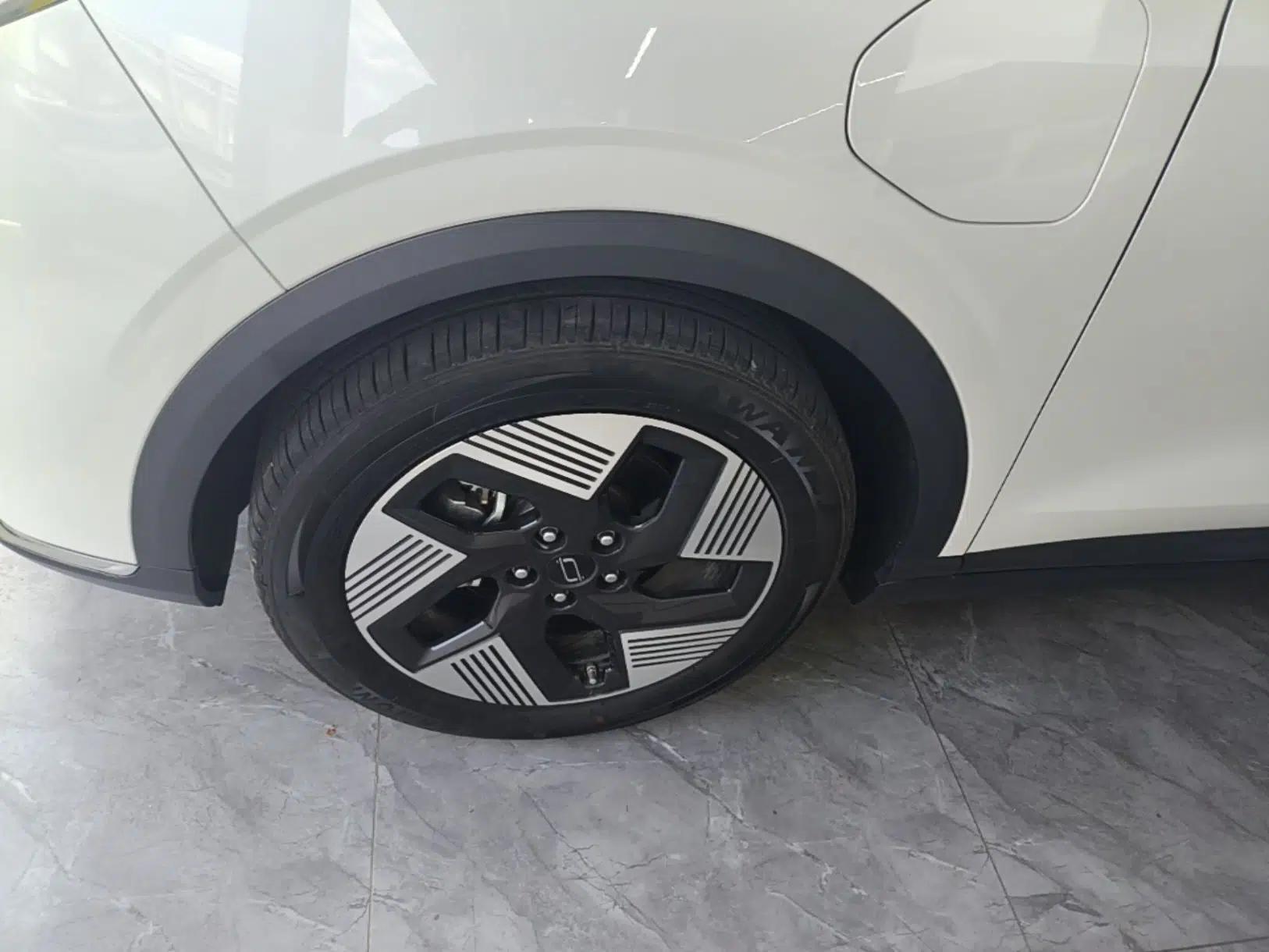 Bestune Yueyi 03 2025 565km Premium Edition — миниатюра 10