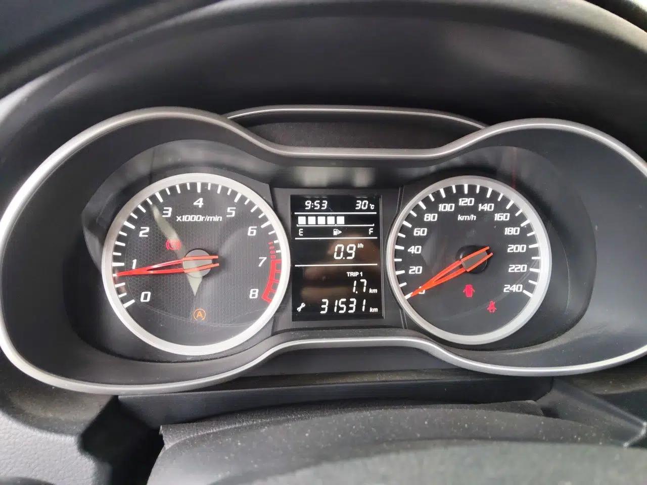 Bestune X40 2017 1.6L Manual Luxury Edition — миниатюра 11