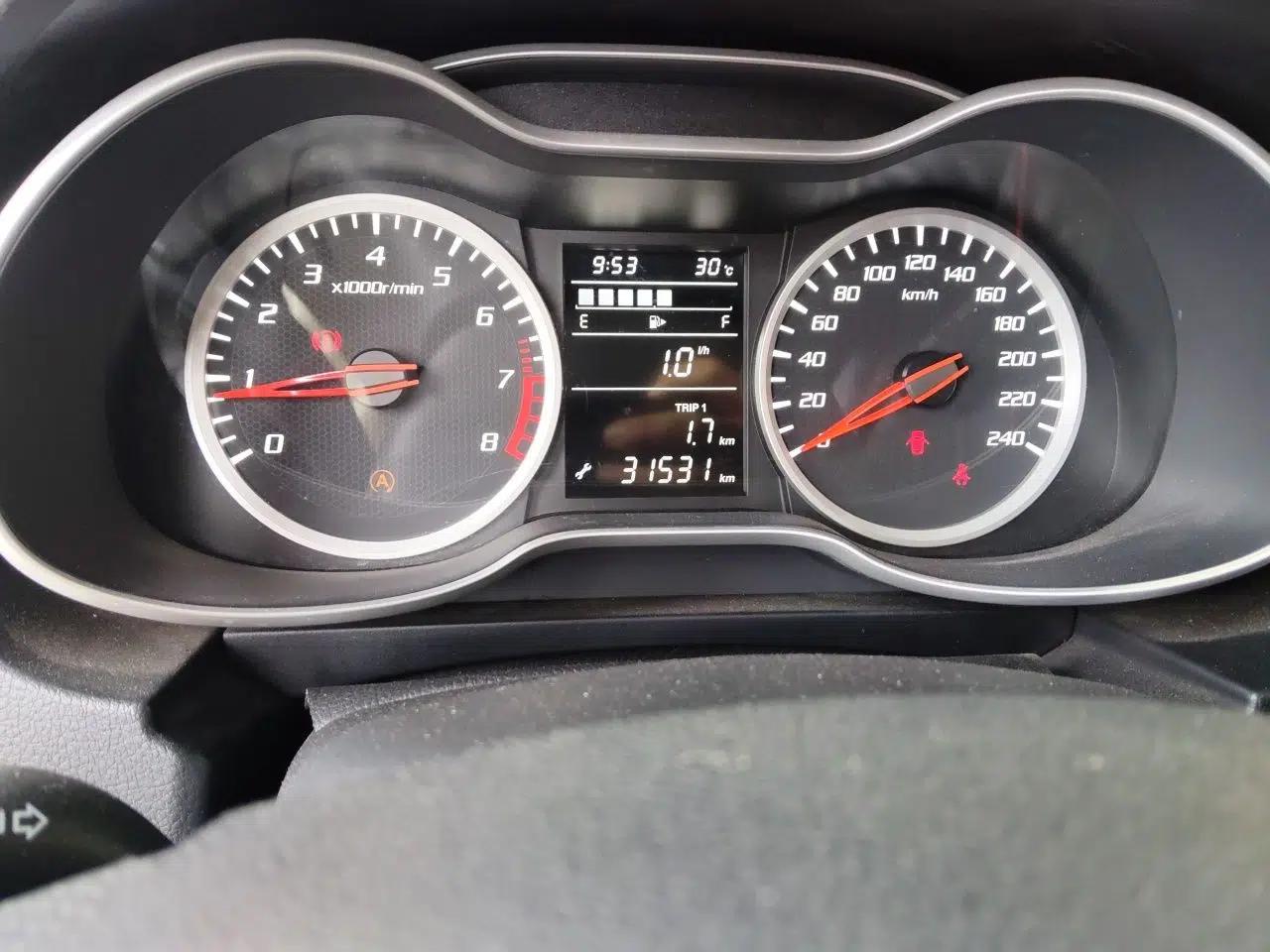 Bestune X40 2017 1.6L Manual Luxury Edition — миниатюра 12