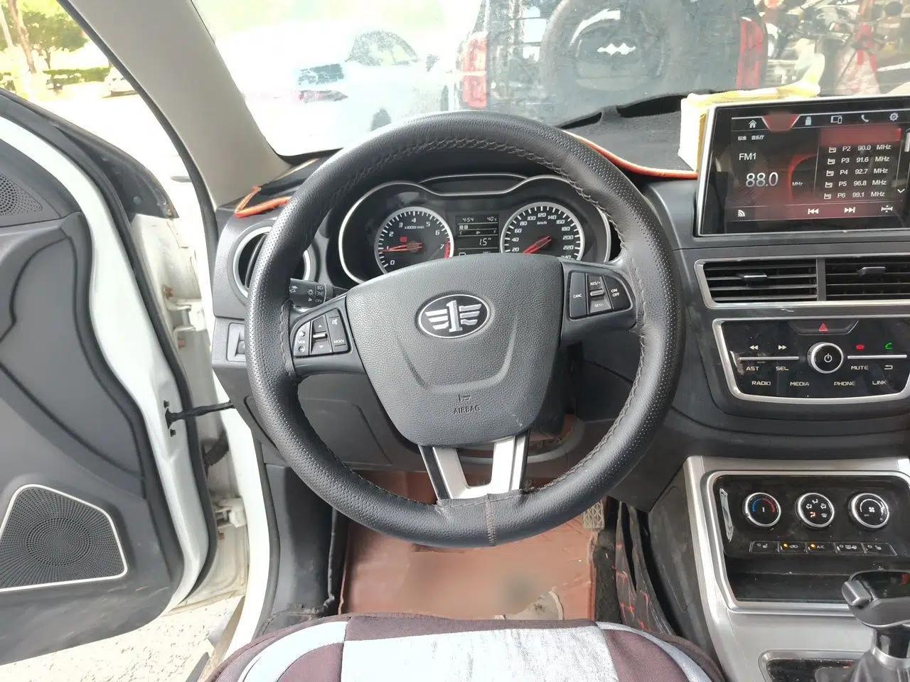 Bestune X40 2019 1.6L Automatic Luxury Version China V Emission Standard — миниатюра 10