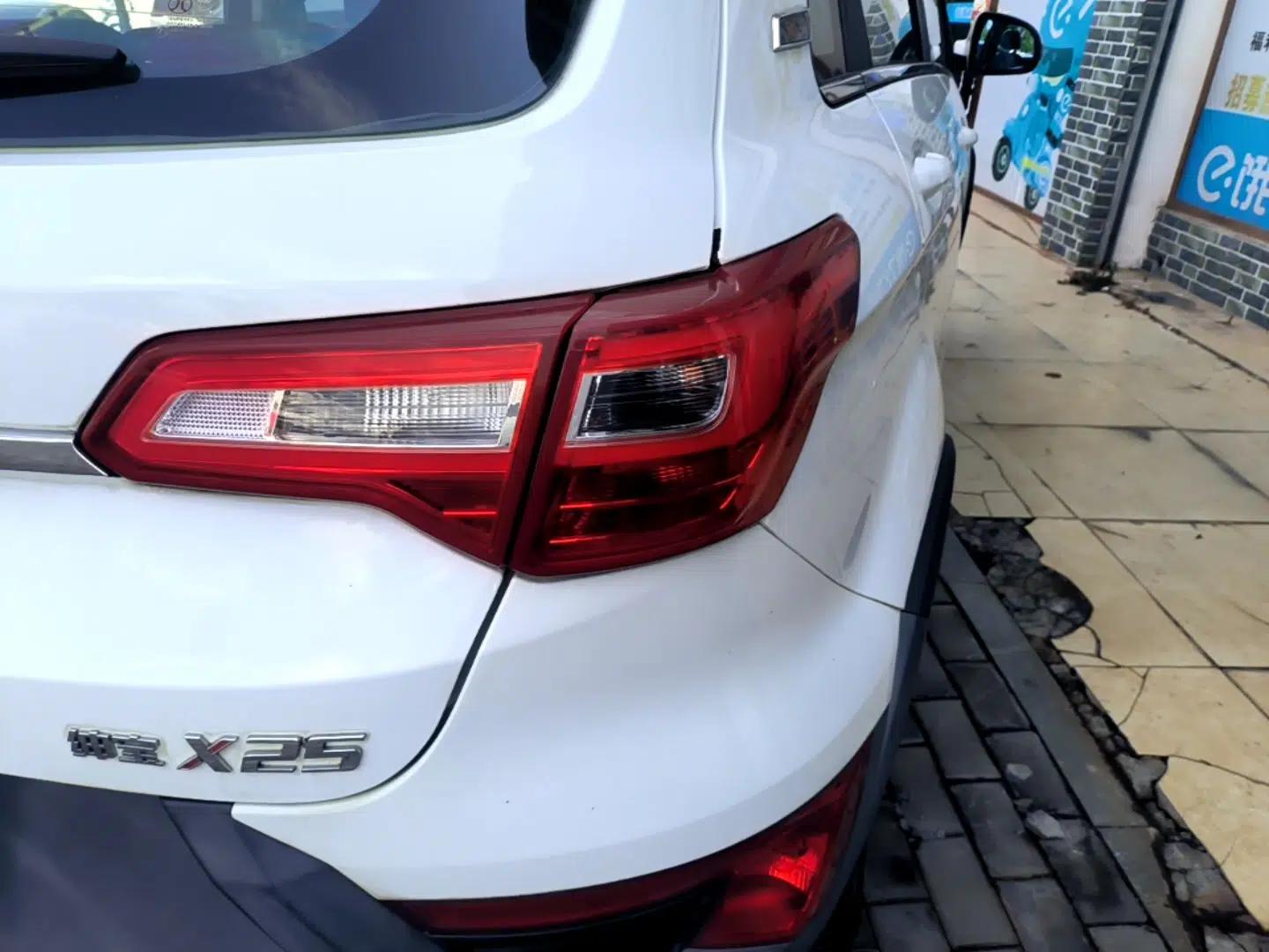 BAIC Senova X25 2015 1.5L manual Comfort trim level — миниатюра 9