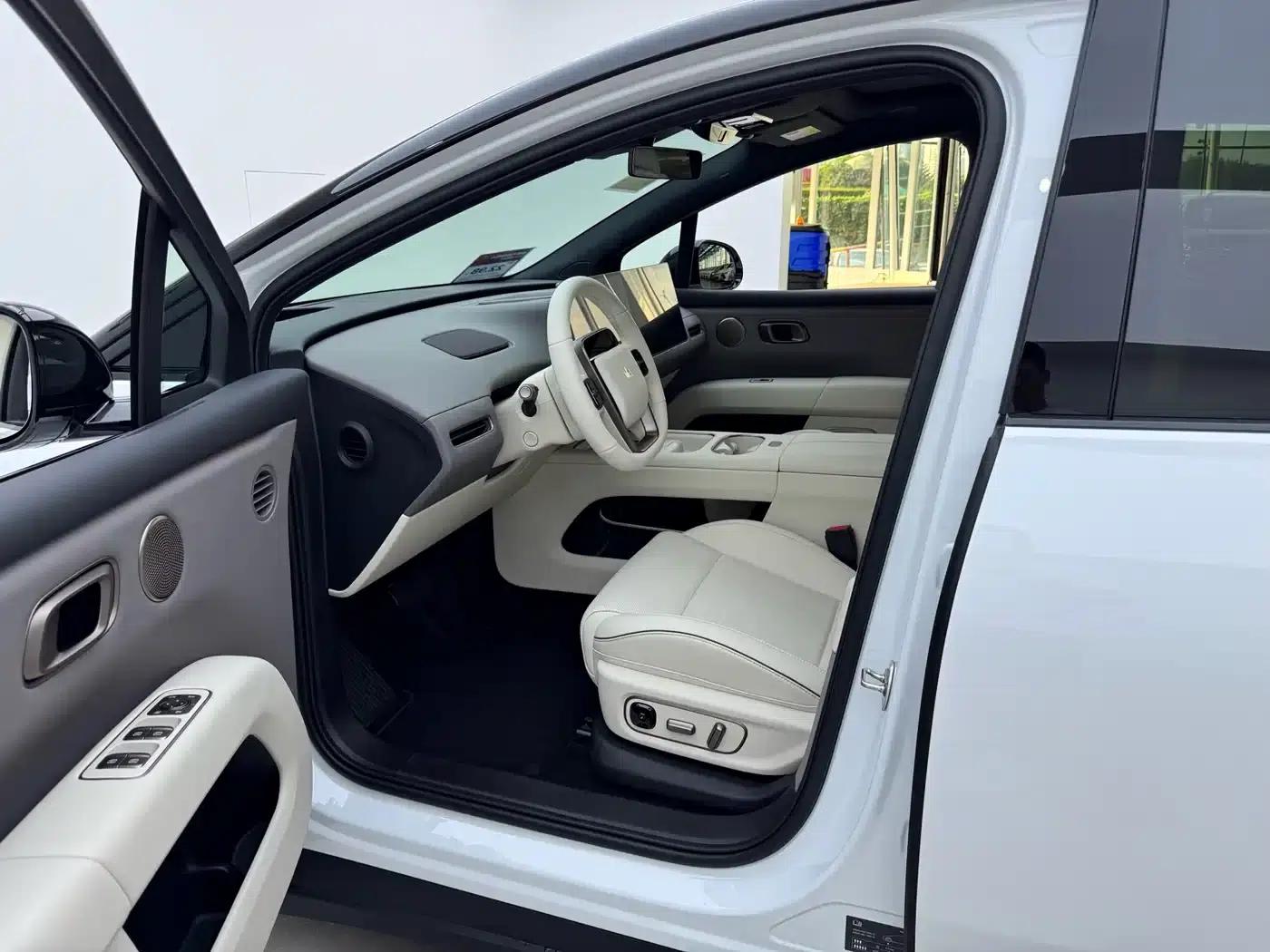 Li Auto i6 2025 Two-Wheel Drive Standard Edition — миниатюра 7